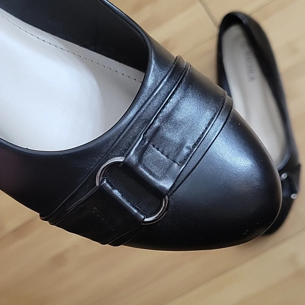 Nicola low wedge sz 11